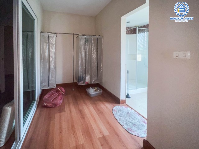 *****บ้านเดี่ยวมือสอง โซนนนทบุรี ม.คาซ่าแกรนด์ ชัยพฤกษ์-แจ้งวัฒนะ เนื้อที่กว้างขวางกว่า 77.40 ตร.ว. ฟังก์ชันครบครัน 3 ห้องนอน 2 ห้องน้ำ 2 ที่จอดรถ บ้านคุณภาพจากแบรนด์ Q.House พร้อมพื้นที่ใช้สอยมากกว่า 245 ตร.ม. ตอบโจทย์ทุกการเดินทางให้ง่ายดายยิ่งขึ้น บนทำเลใกล้รถไฟฟ้าสายอนาคตสายสีชมพู และจุดขึ้นทางด่วน "แจ้งวัฒนะ" จองด่วน!